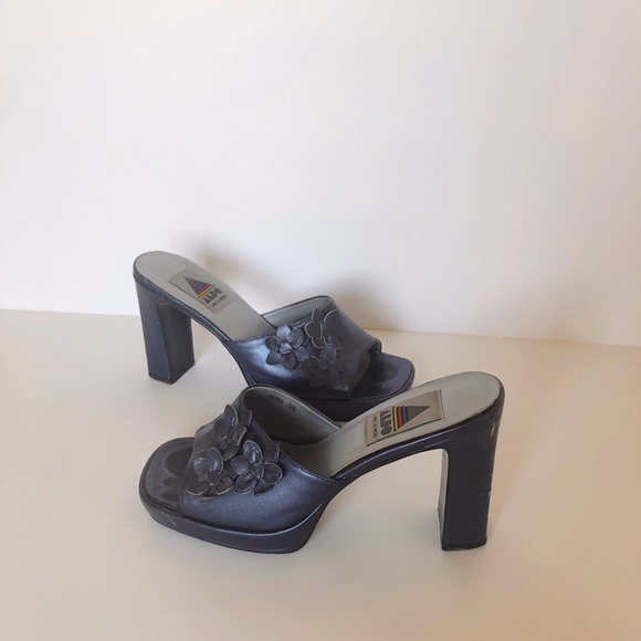 Vintage 90’s Aldo Platform Square Toe Heels - Picture 3 of 16